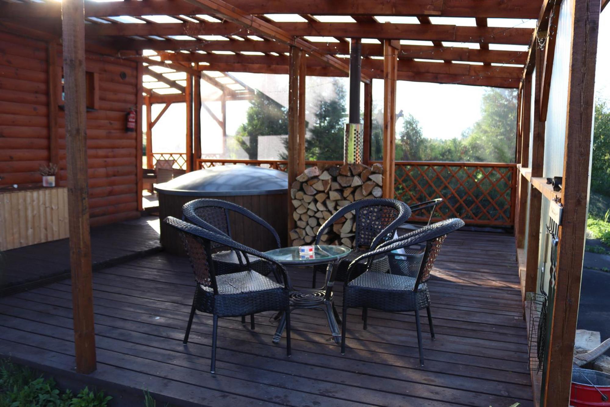 Kundzini Hotel Bīriņi Екстериор снимка