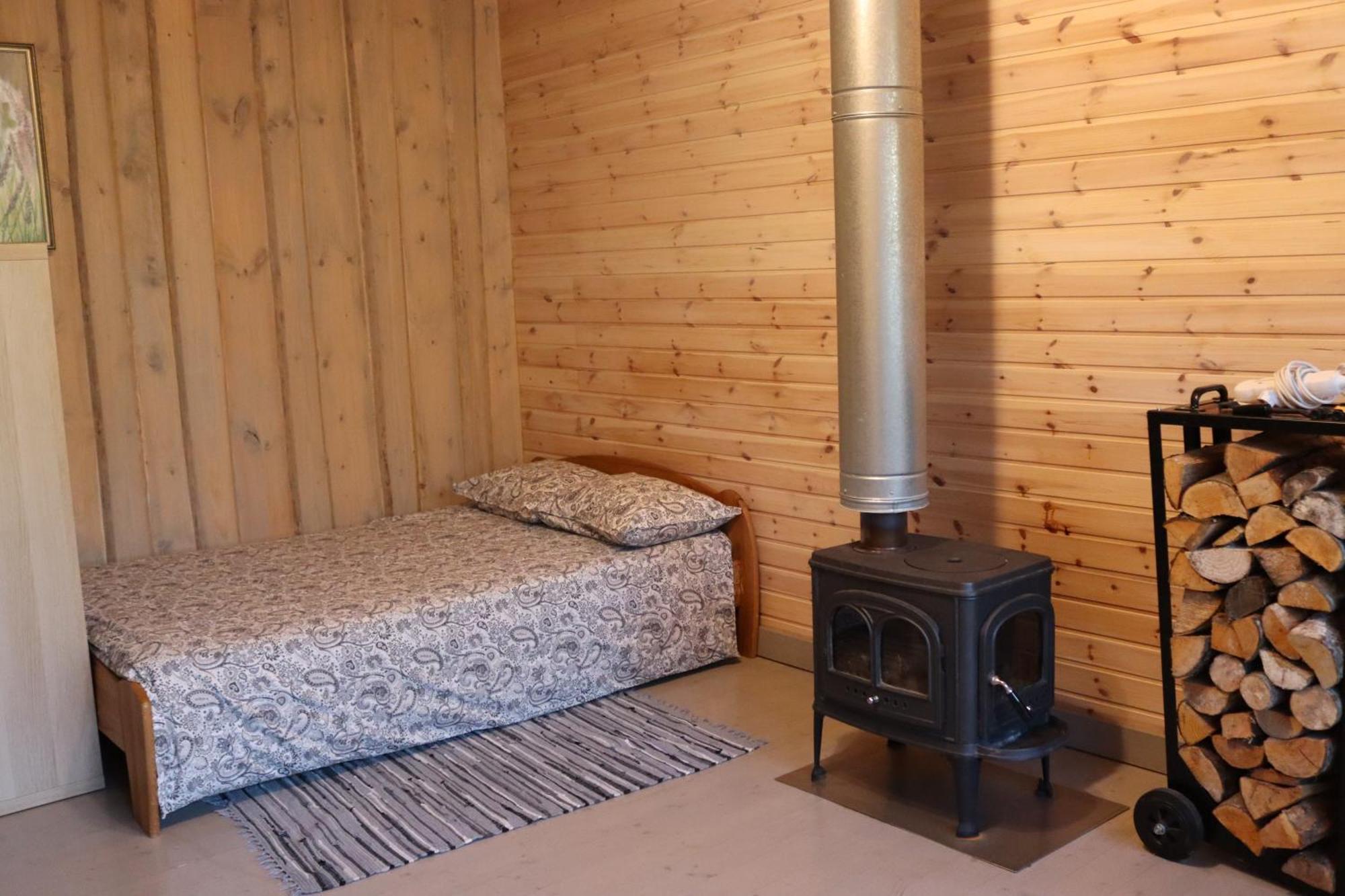 Kundzini Hotel Bīriņi Екстериор снимка