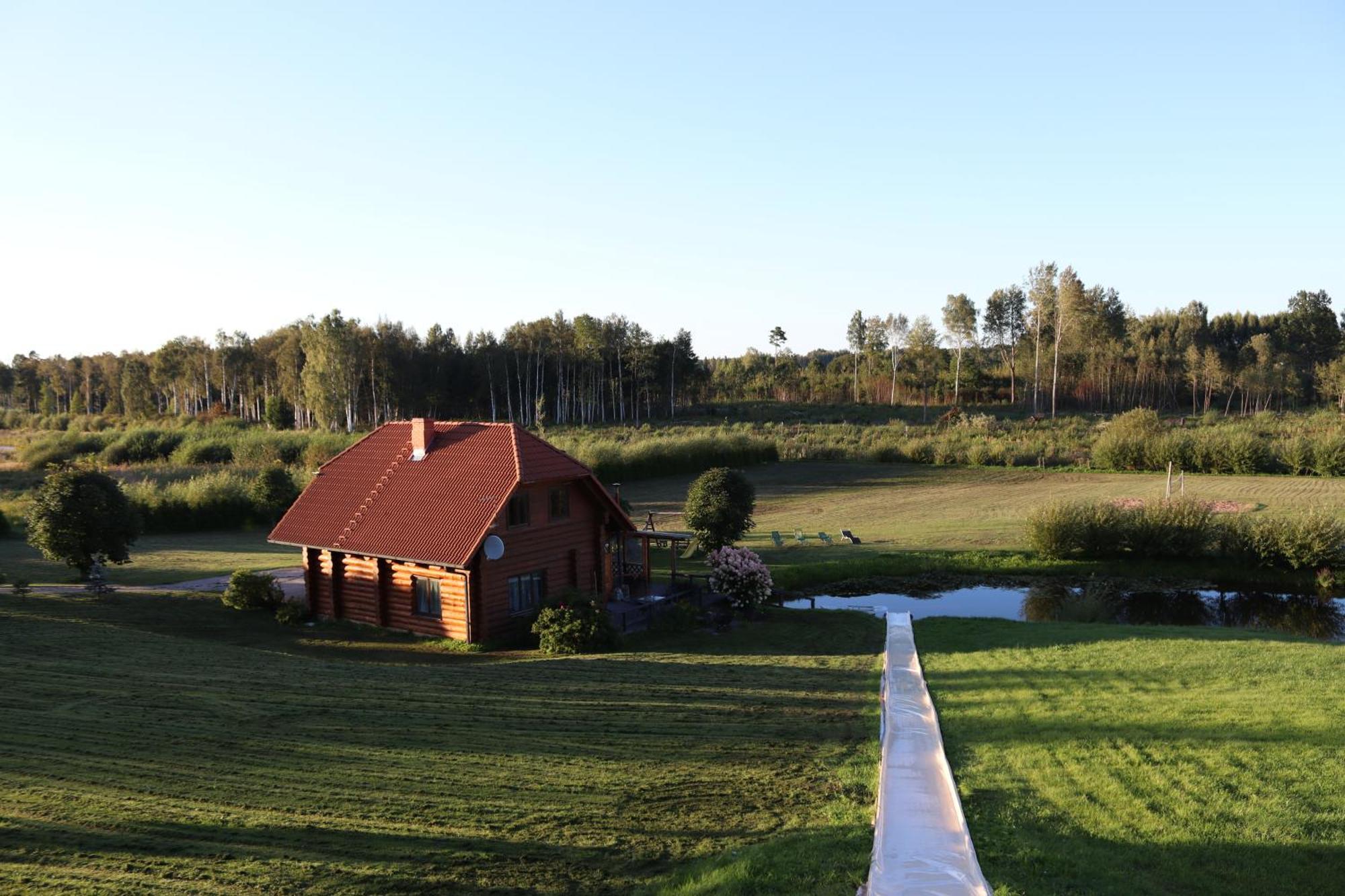 Kundzini Hotel Bīriņi Екстериор снимка