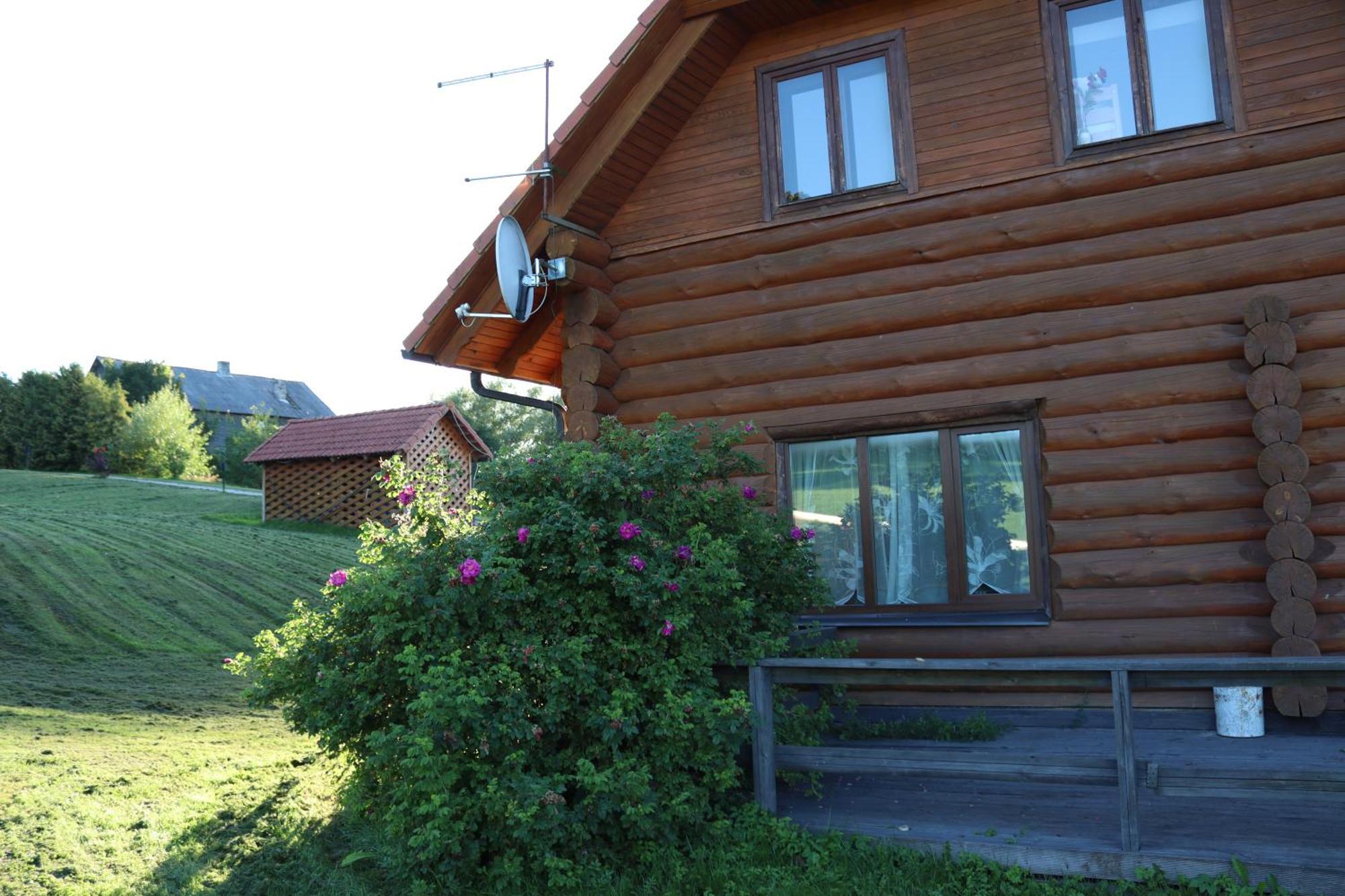 Kundzini Hotel Bīriņi Екстериор снимка